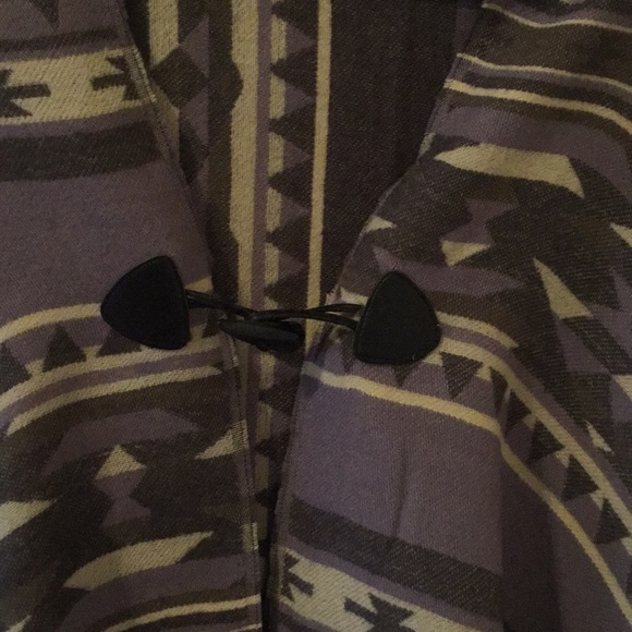 - ✨✨Classy Vintage/ Aztec Fall  poncho 💫💫 - Picture 4 of 6